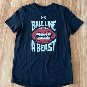 Boys Under Armour youth large tshirt 🏈